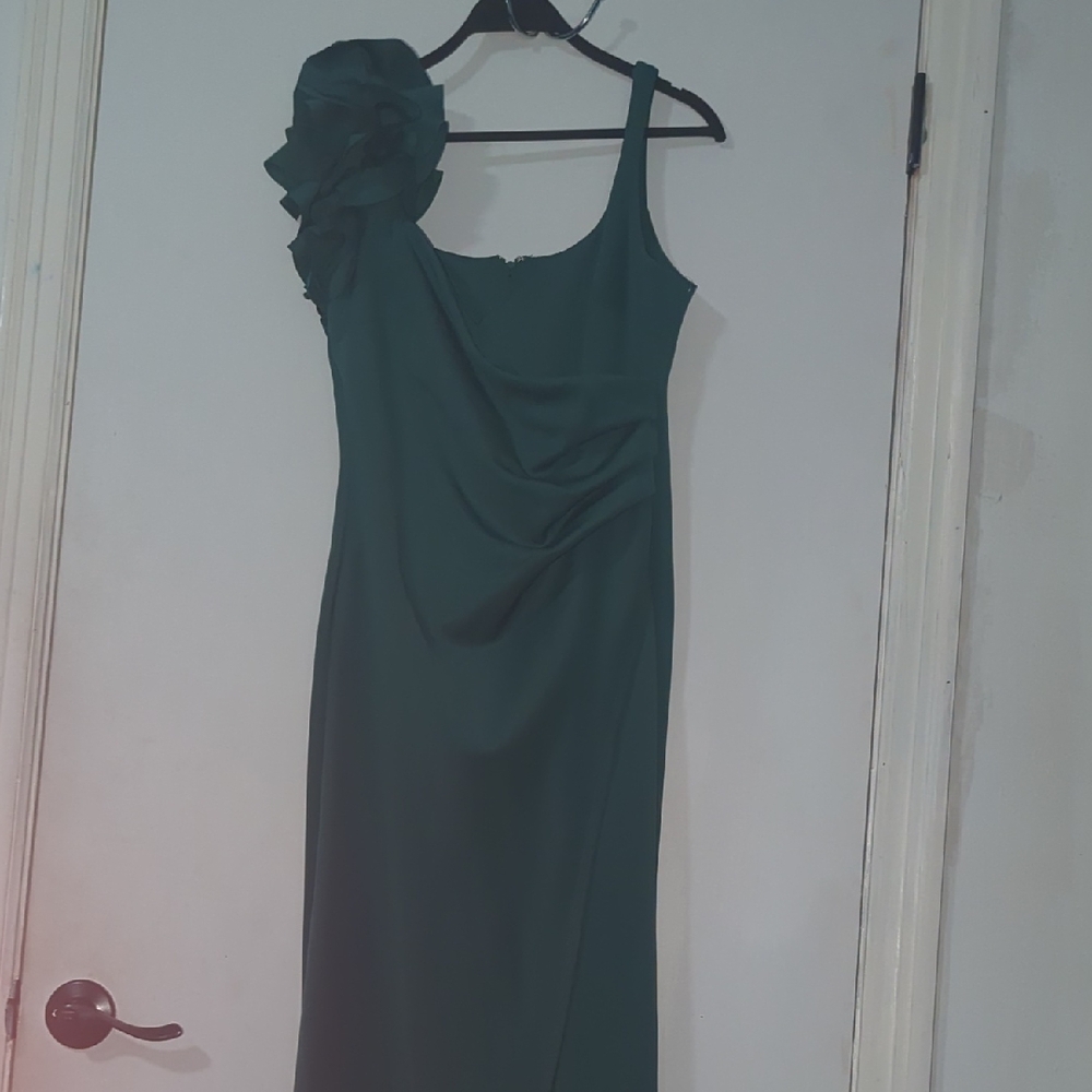 Chic One-Shoulder Dress with Floral Detail